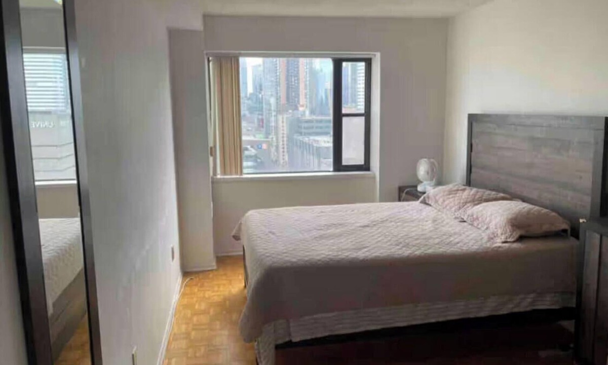 Church and Wellesley Apartment | 1 Bedroom Close to TMU and Eaton Center