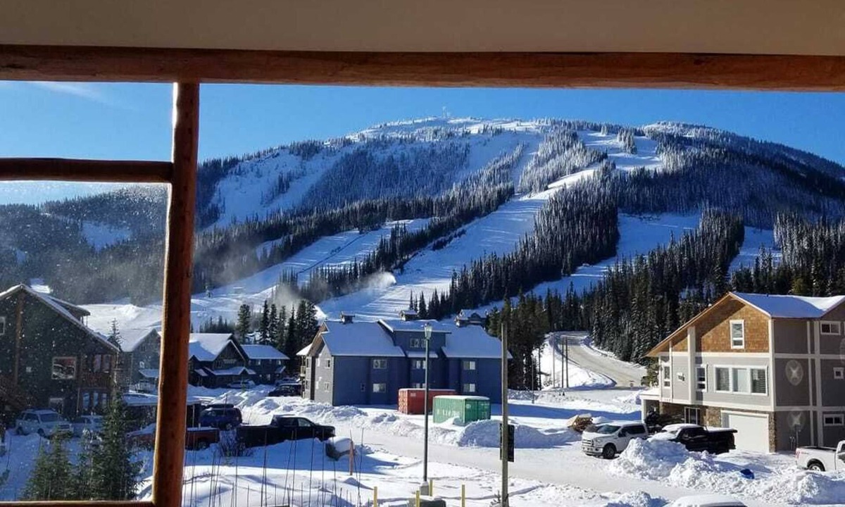 Apex Mountain Condo | 1 bedroom condo w/PRIVATE hot tub & INCREDIBLE mountain views!