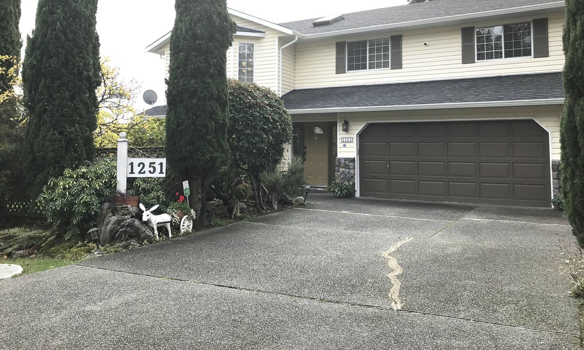 Victoria House | - 1 bedroom suite near Vic General Hospital and all amenities