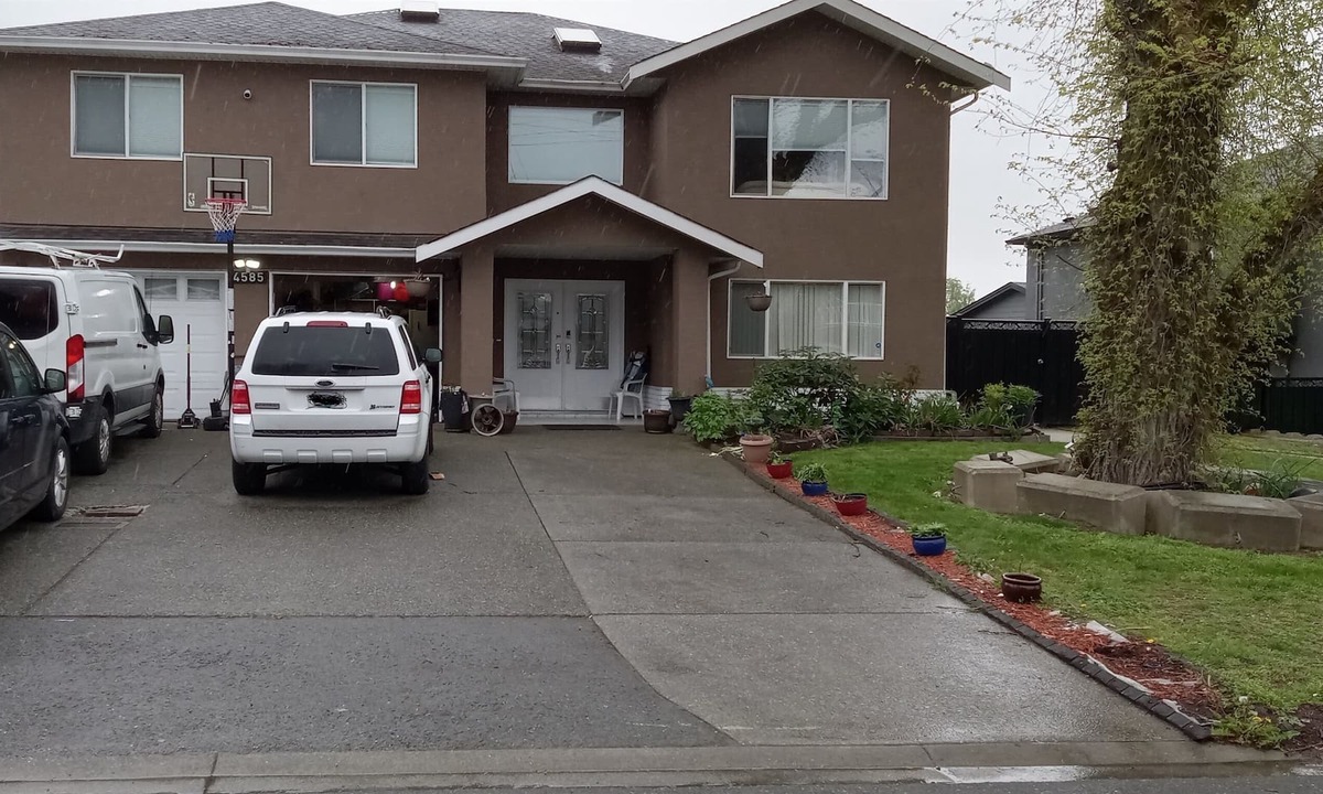 Saanich West Apartment | #117 Viewmont Ave - 2 Bedroom Ground Level Suite