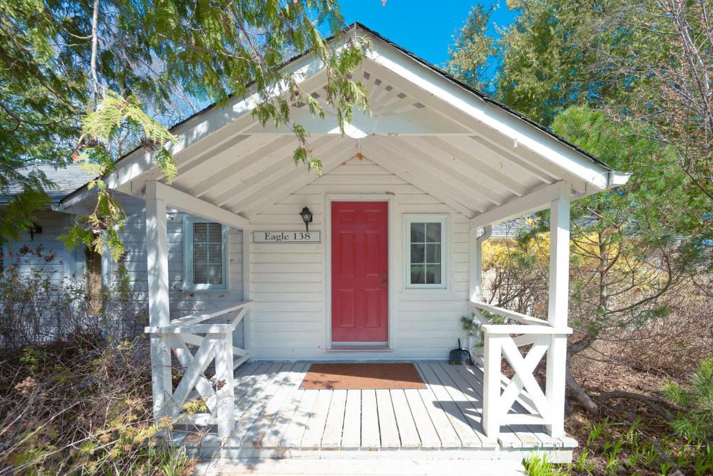 Georgina Ski Chalet | 138 Eagle Simcoe Cottage private Beach, Kayak