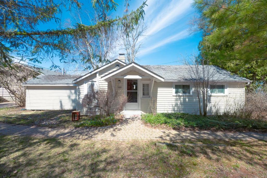 Georgina House | 146 Peaceful 3BR Lakeside Retreat for Families