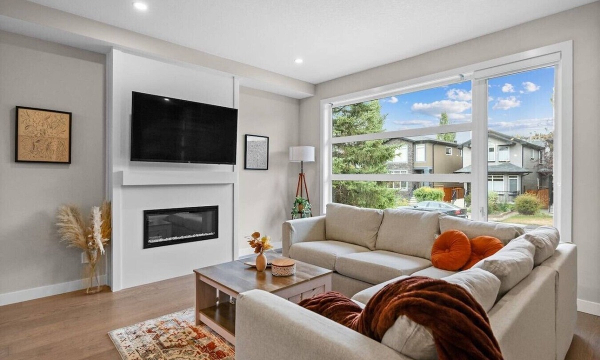 Montgomery Villa | 16 guests | Game Rms | Garage | Mins to Hospital