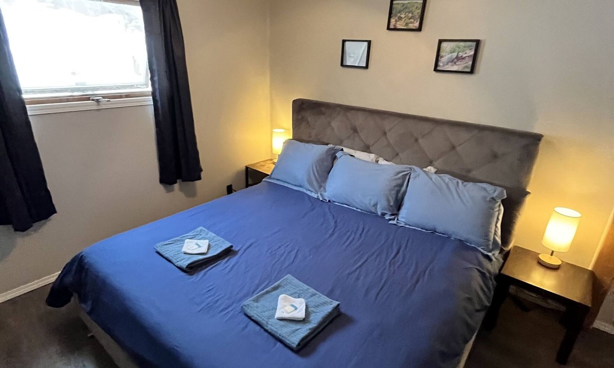 Sioux Narrows Nestor Falls Cabin | 16 Person Lakeside Lodge at The Citadel!