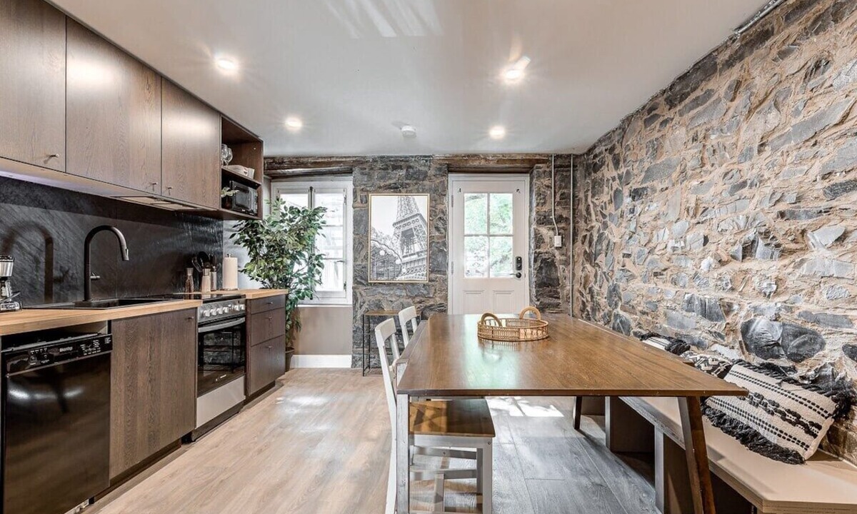 Vieux-Quebec-Cap-Blanc-colline Parlementaire Hotel | 2-Bed in Historic, Charming Heart of Old Quebec