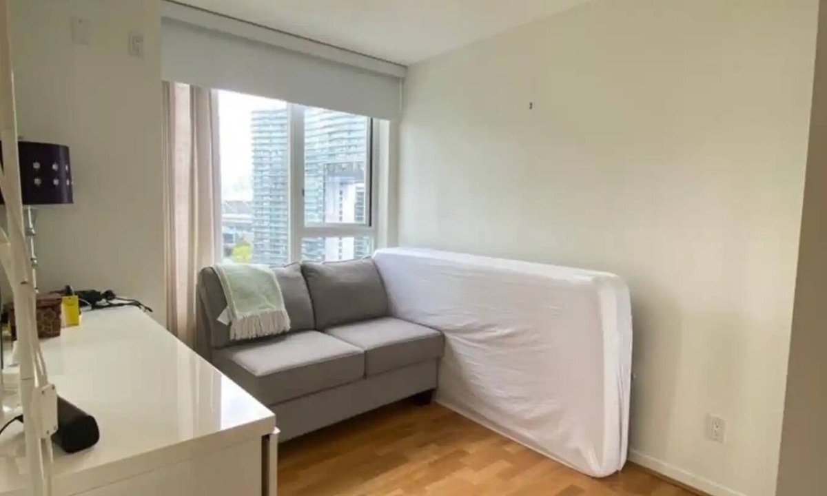 Yaletown Condo | 2 bedroom + 2 bathroom Yaletown condo with view of the False Creek Marina