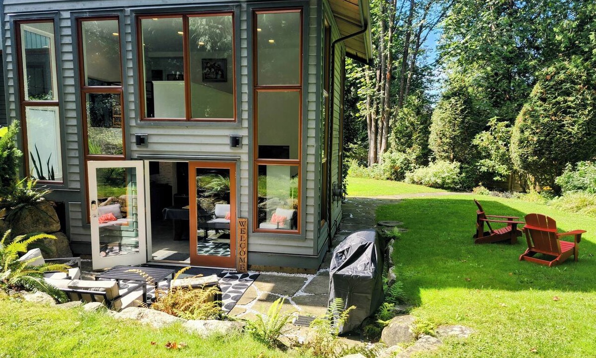 West Vancouver House | 2 bedroom Guest Suite with Pool & Sauna access