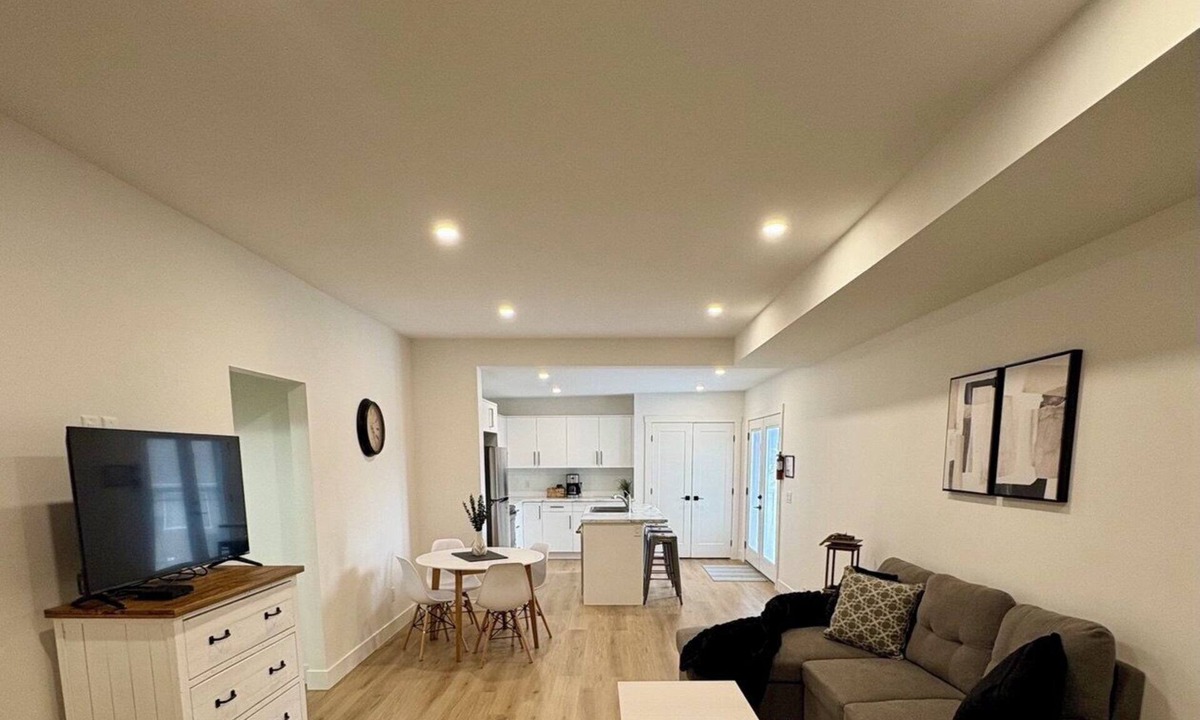 Southwest Mission Apartment | 2 Bedroom Guest Suite in Kelowna