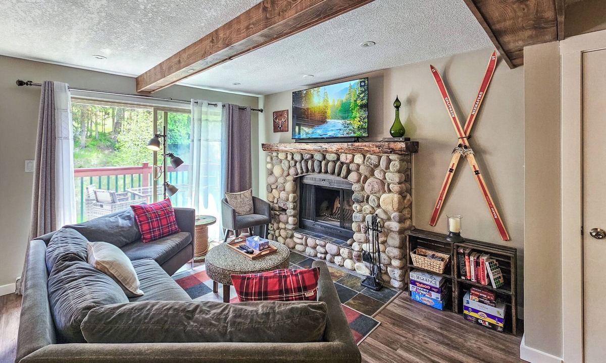 Panorama Apartment | 2 bedroom w/loft at Horsethief