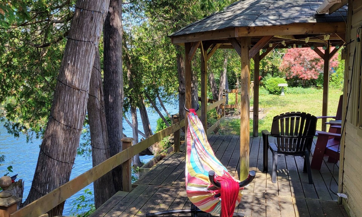 Fenelon Falls Cottage | 2 Bedroom Waterfront Getaway in Fenelon Falls