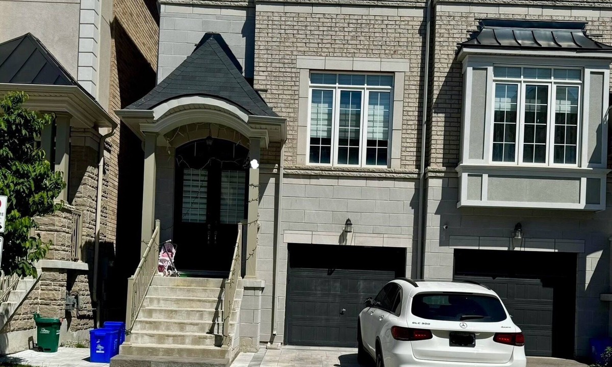 Richmond Hill Apartment | 2 Bedroom with 2 Ensuite Unit in the heart of Richmond HIll.