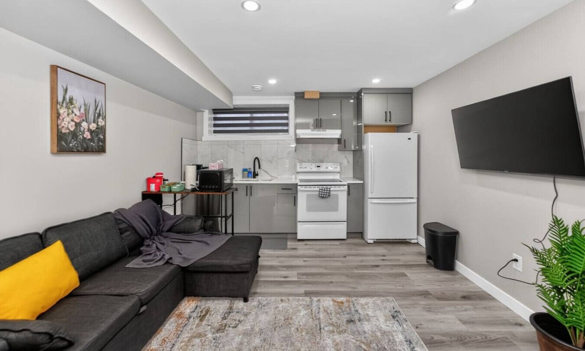 Highland Park House | 2 BR Suite YYC Airport & Downtown - 4324 – DN