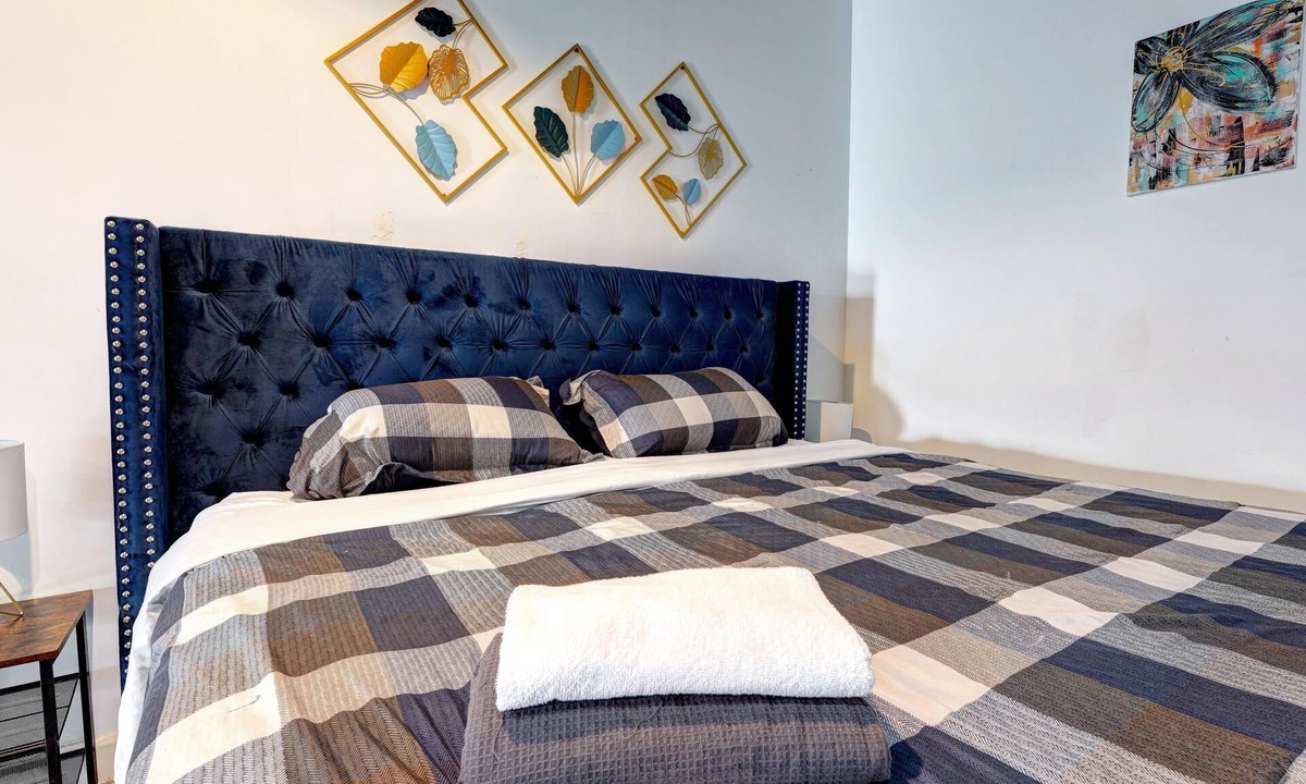 La Petite-Patrie Apartment | #2 - Loft - Plaza St-hubert - Center Montreal