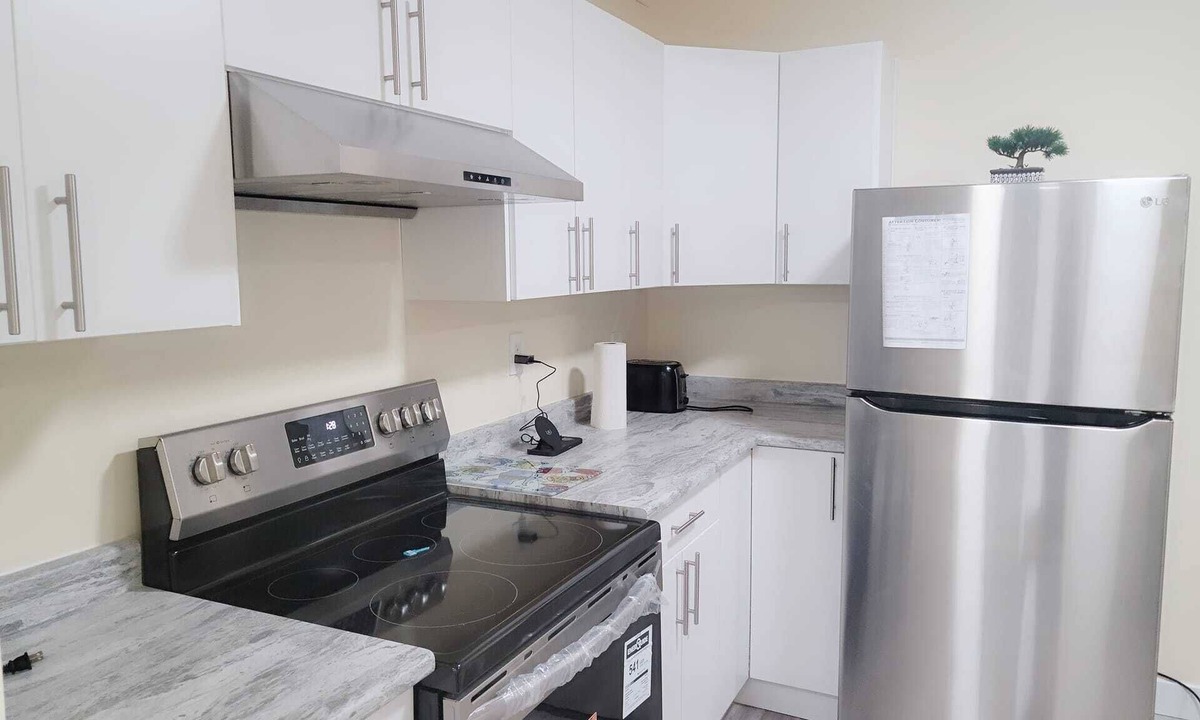 Fleetwood House | 2 min from Surrey Fleetwood - Private 2bed-1bath Rancher Suite