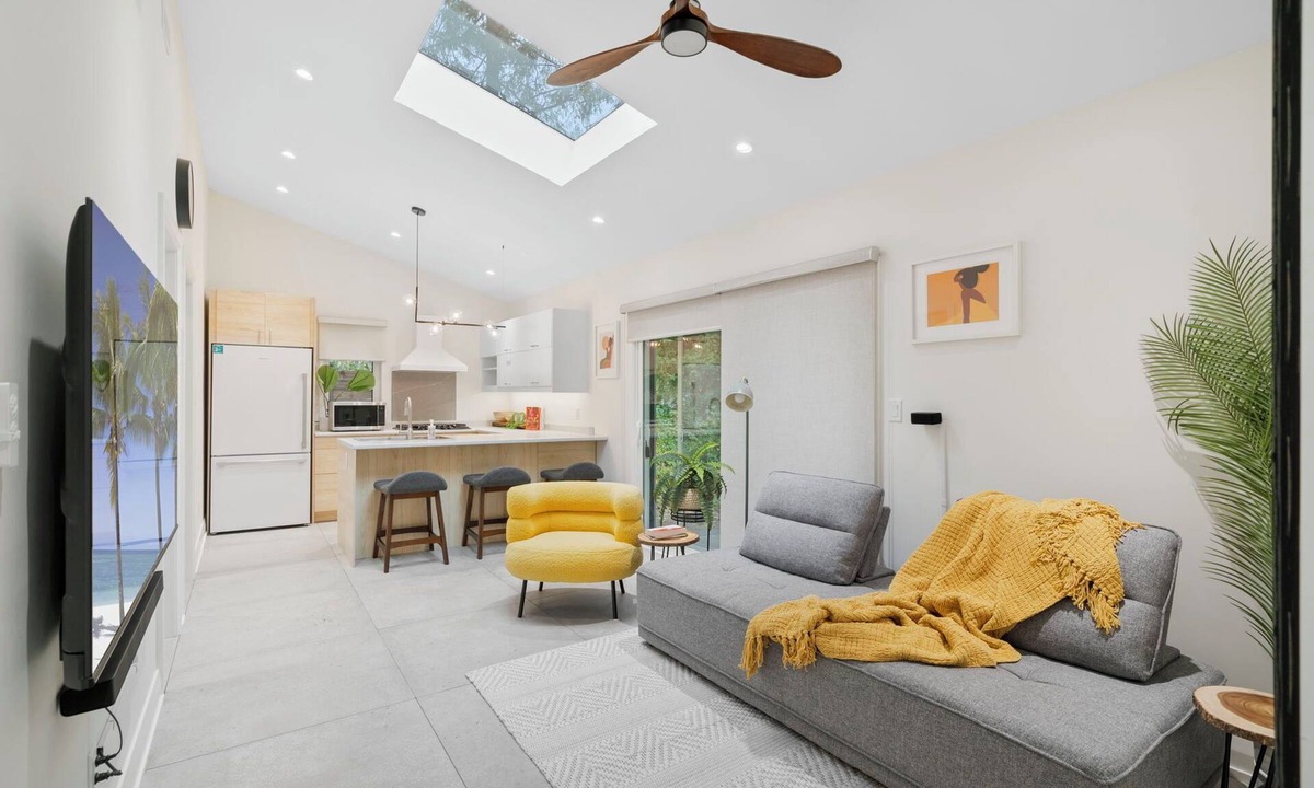 Agincourt North House | 2BDR Private Garden Suite — Relocation, Business, Travel, Dog-Friendly, Parking