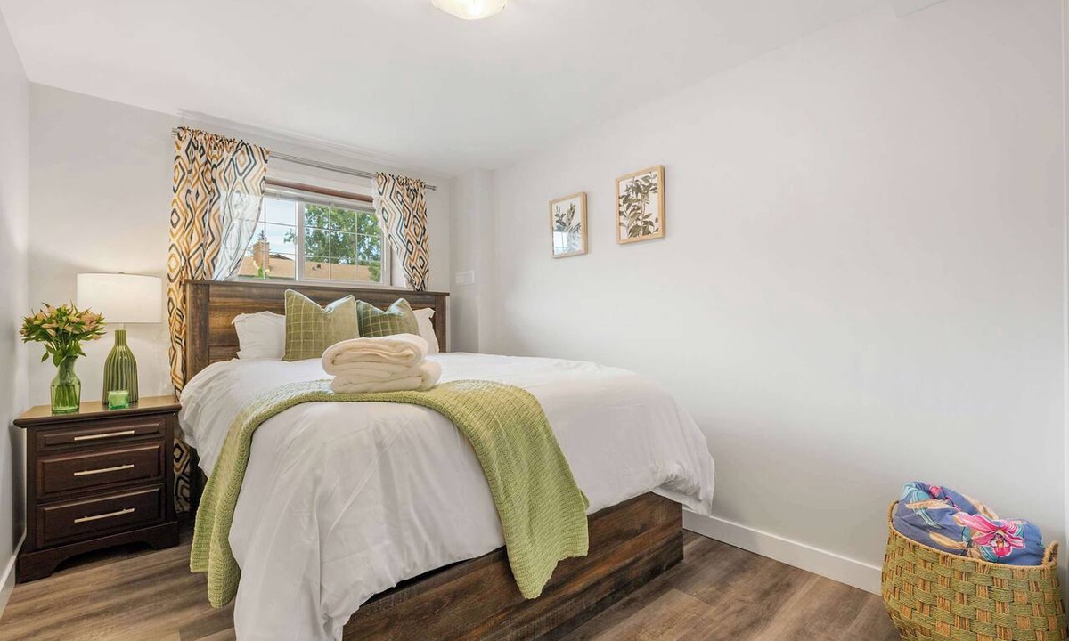 Northwest Calgary House | 2BR Cozy Suite Yoga Studio FREE Banff Pass Book Stampede!