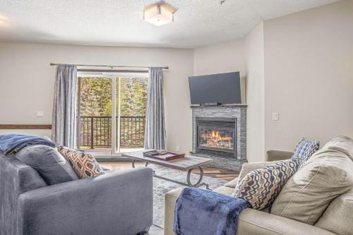 Canmore Apartment | 2BR Scenic Rockies Retreat BBQ Hot Tub and Pool