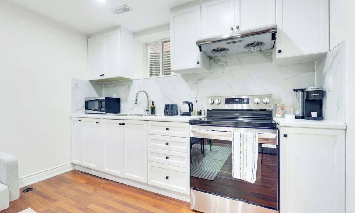 Welland House | 2BR Welland Retreat | Walk to Canal | Sleeps 5!