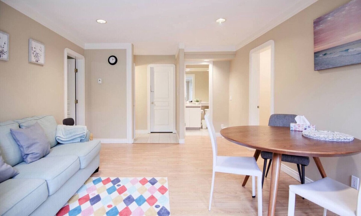 Arbutus Ridge House | 2BRs Guest Suite in Van West