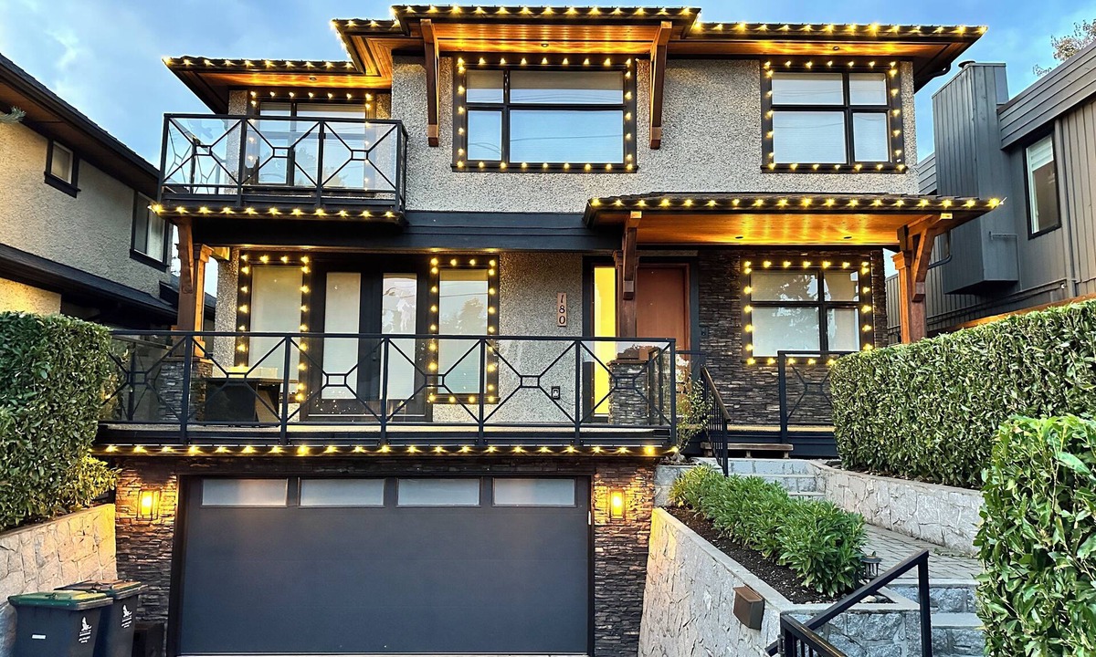 Upper Lonsdale House | 3+ Bdrm. Luxury North Vancouver