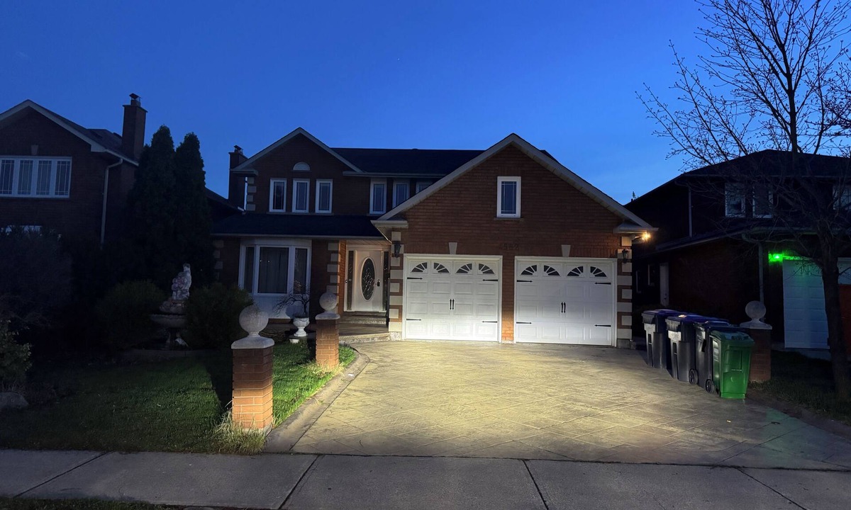 East Credit House | 3 bdrms - near airport, sq 1