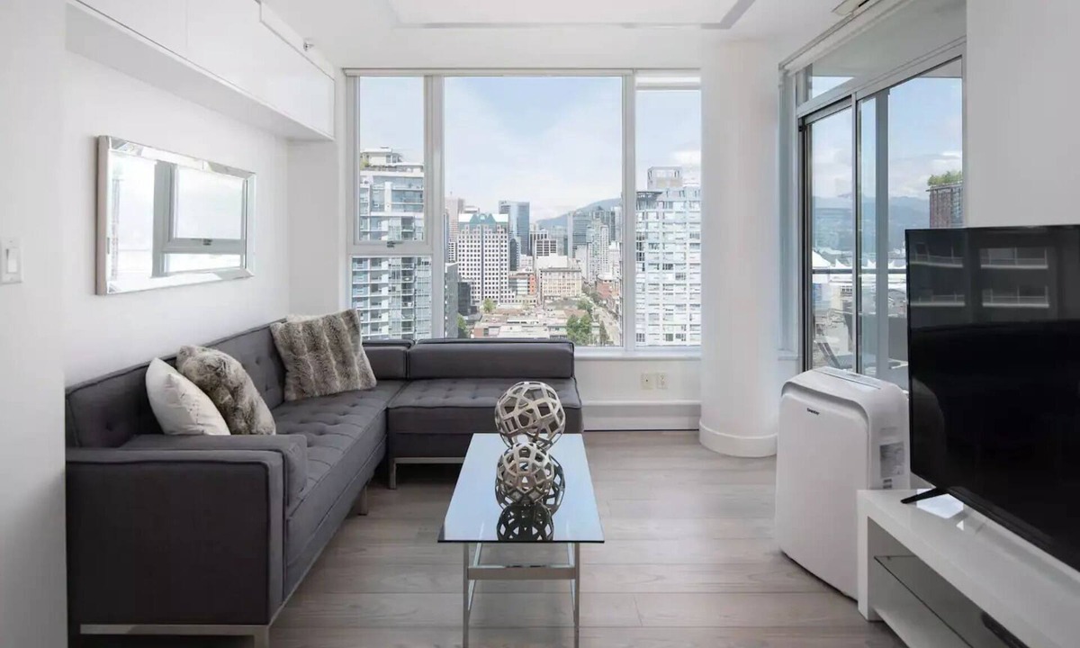 Crosstown Condo | 3 bed Subpenthouse Ocean&Mountain Views Downtown