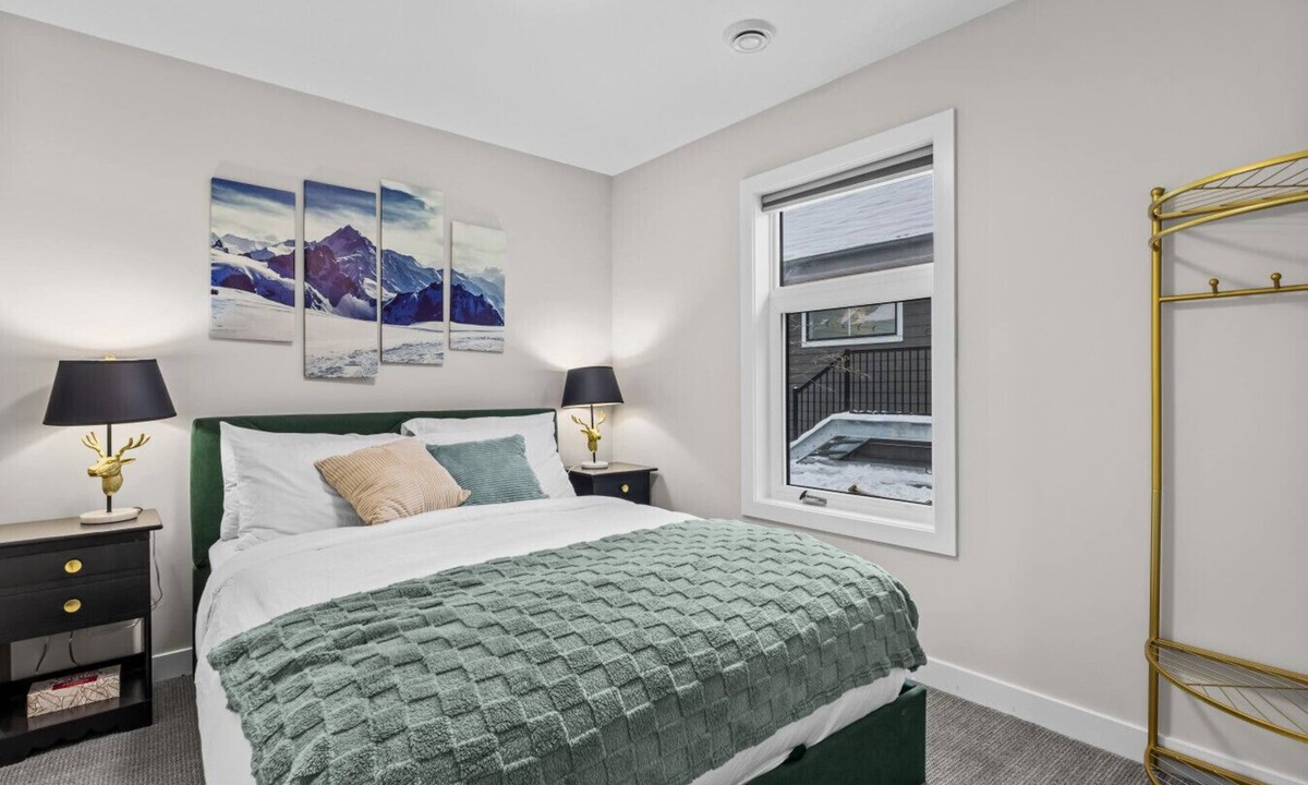 Harvie Heights House | 3-Bed Townhome |Mtn Views | Hot Tub | Fireplace