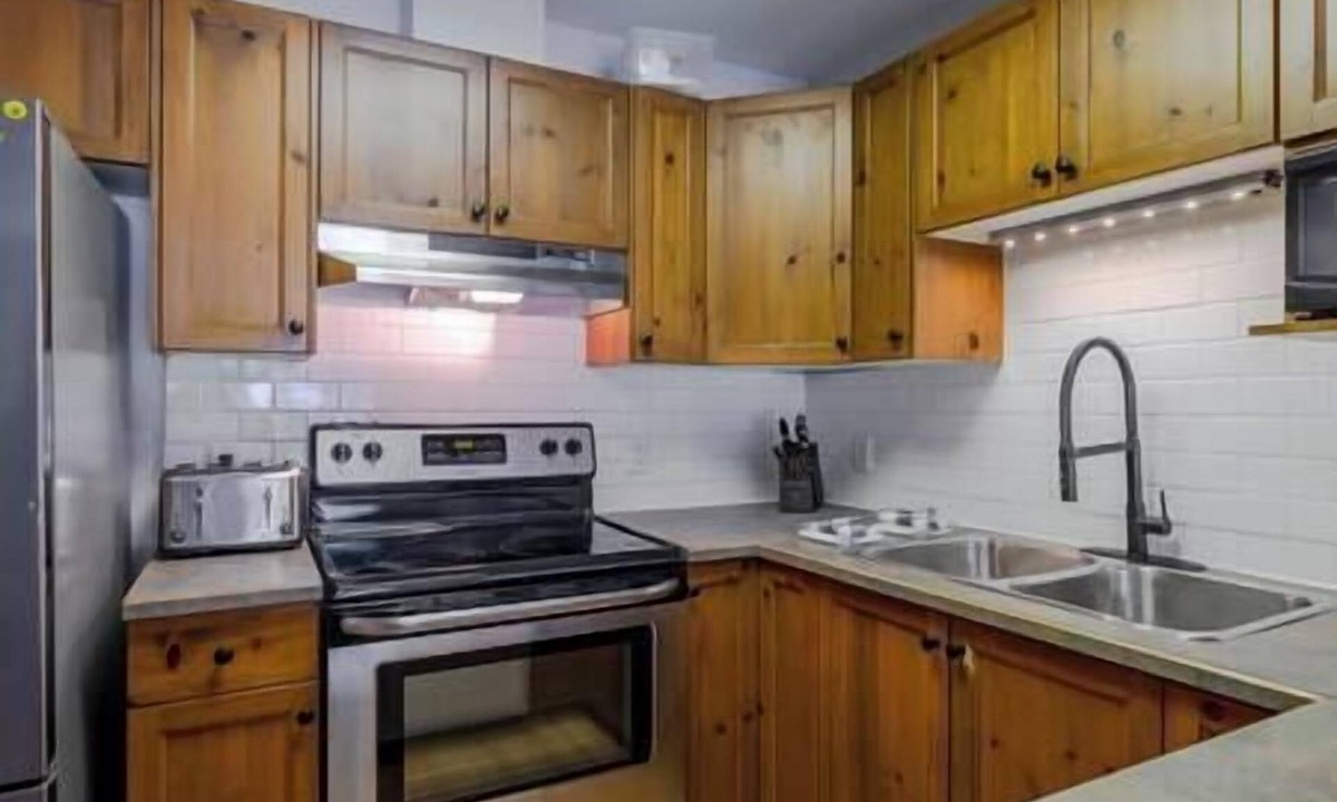 Fernie Condo | 3 Bed Townhouse - Fireplace - Great Location