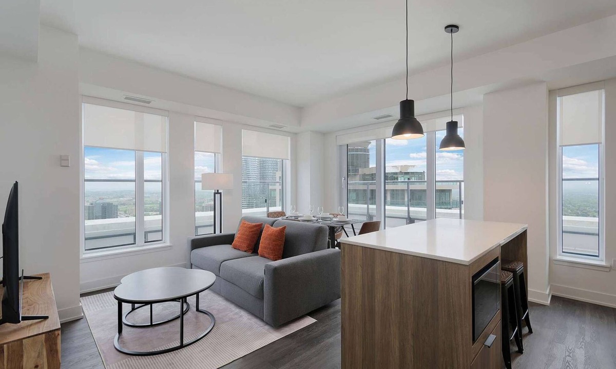 Downtown Mississauga Apartment | 3 Bedroom/2 Bathroom Suite