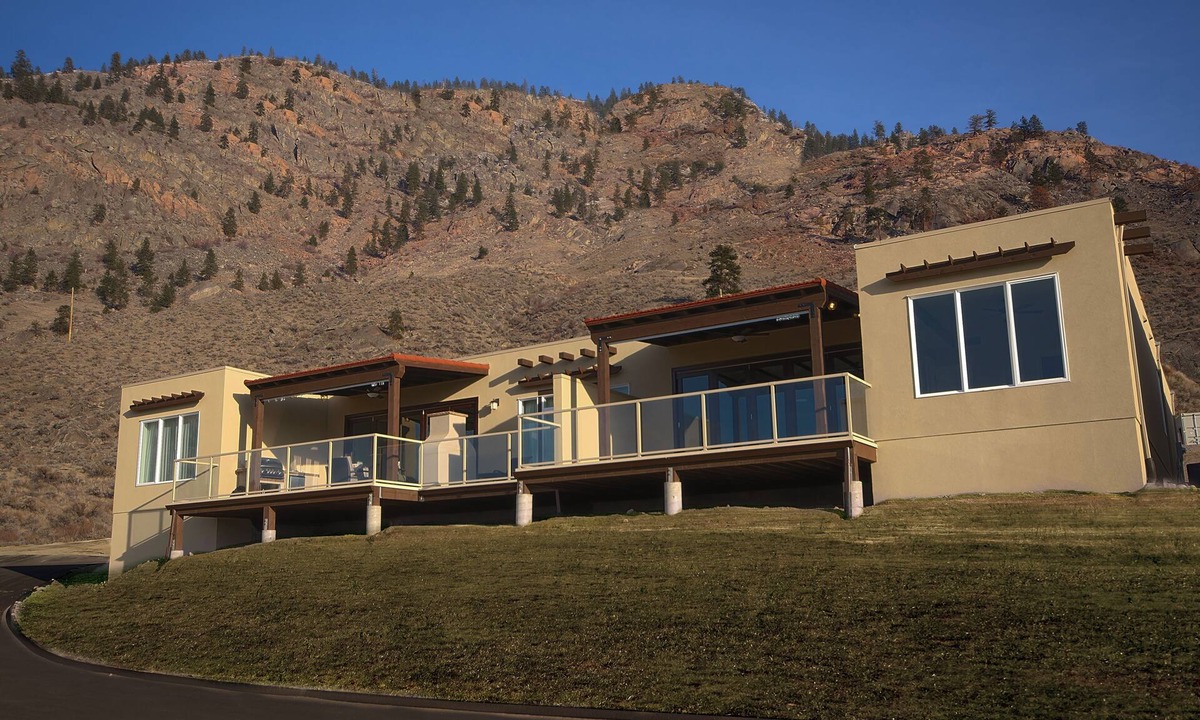 Osoyoos House | 3 Bedroom Estate-The Residences at Spirit Ridge (access to Pools and Hot Tub)