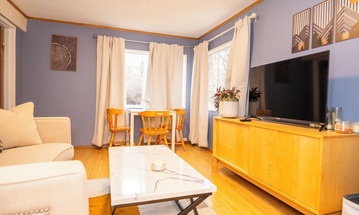 Whitehorse House | 3 Bedroom Gardenside Downtown Home