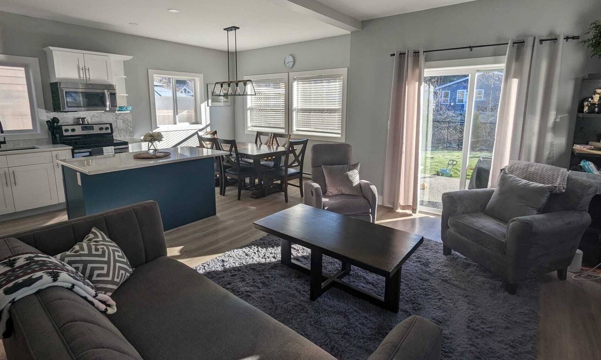 Shawnigan Lake House | 3 Bedroom home in beautiful Shawnigan Lake.