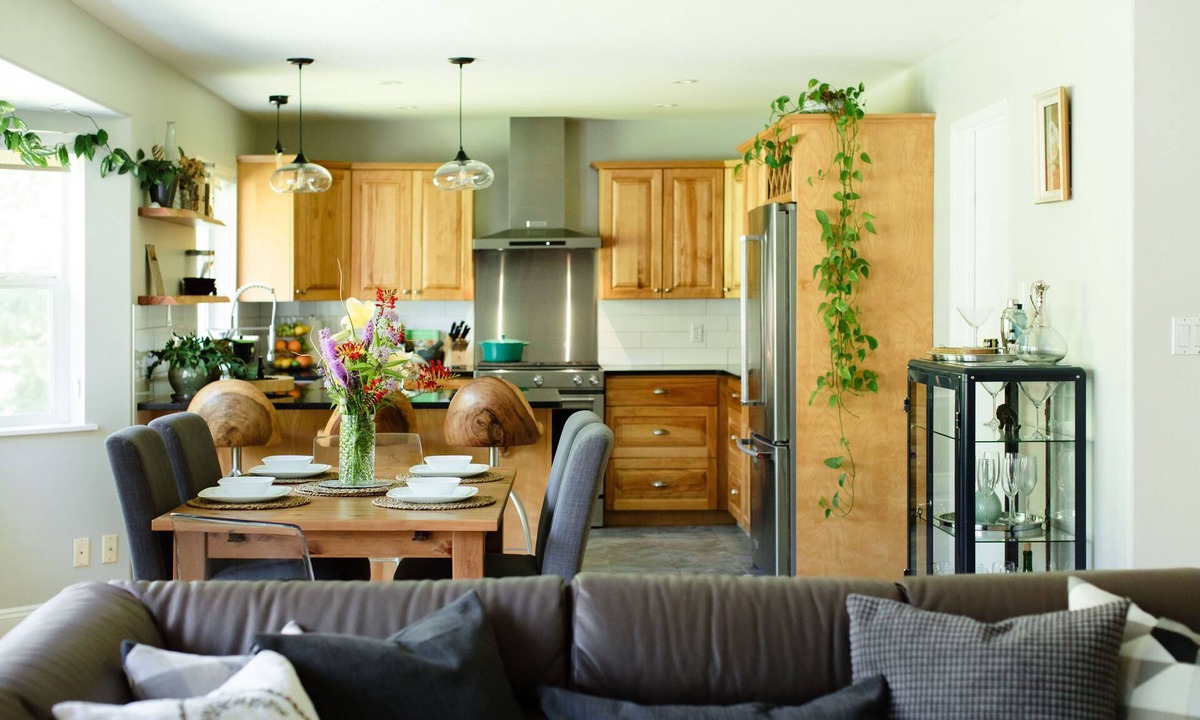 Crescent Valley House | 3 BR 2 bath w/HOT TUB on private mountain view balcony & AC.