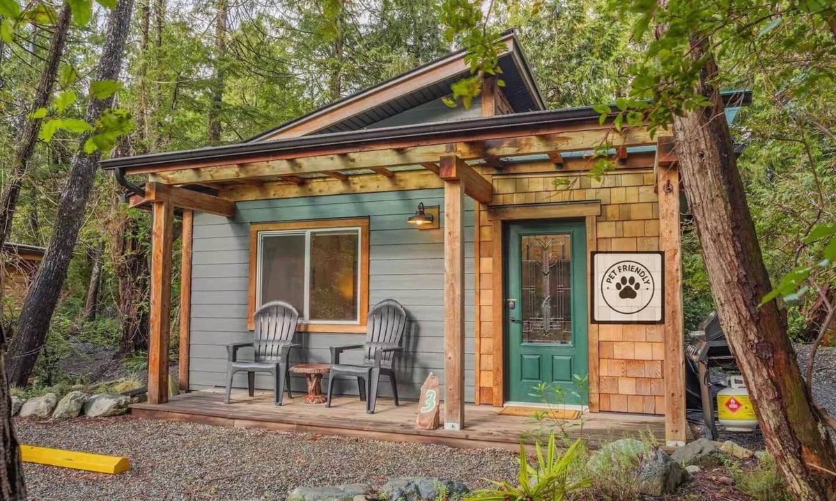 Ucluelet Cabin | #3 CABIN COUPLES KING BED HOTTUB BEACH