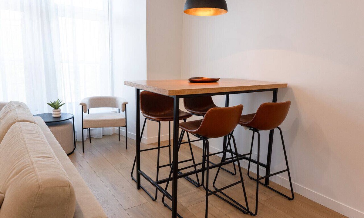 Plateau Mont Royal Apartment | 3Bds/Plateau/St-Denis/AC/TV