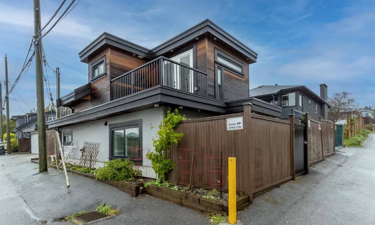 Sunset House | 3BR/2baths private House with Patio,10 min YVR/20 min D/T, 4 BEDS, 8 guests