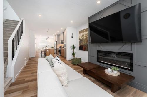 North Central Edmonton House | 3BR Home Near Rogers Place & NAIT with Garage Parking