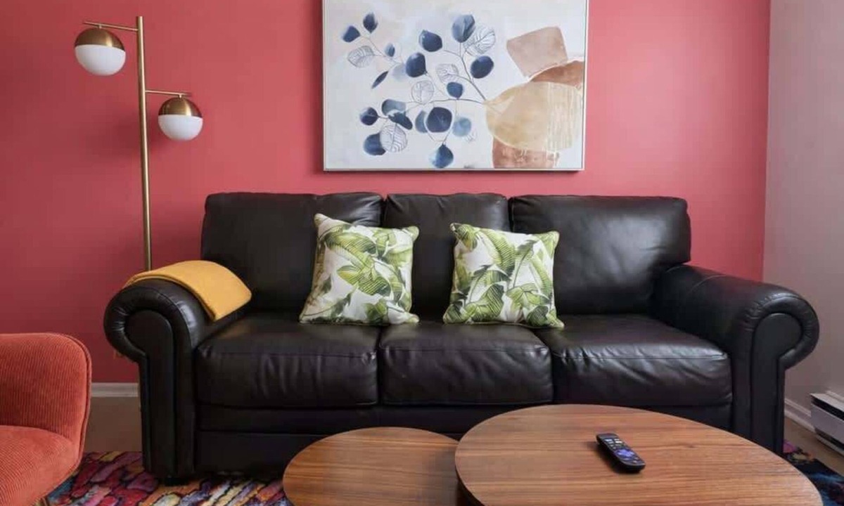 Pierrefonds-Roxboro Apartment | 3BR Pierrefonds - Cozy, Modern, Free Parking