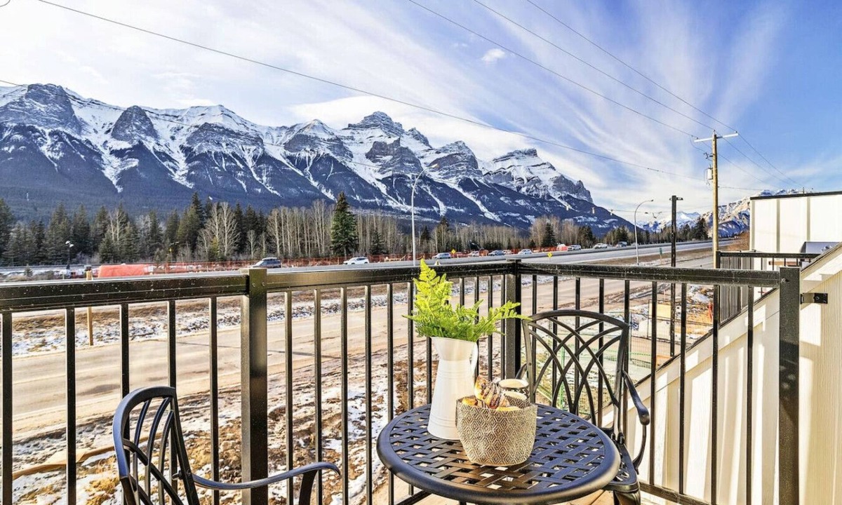 Harvie Heights Villa | 3BR Rockies Haven Near Banff w/Private Patio