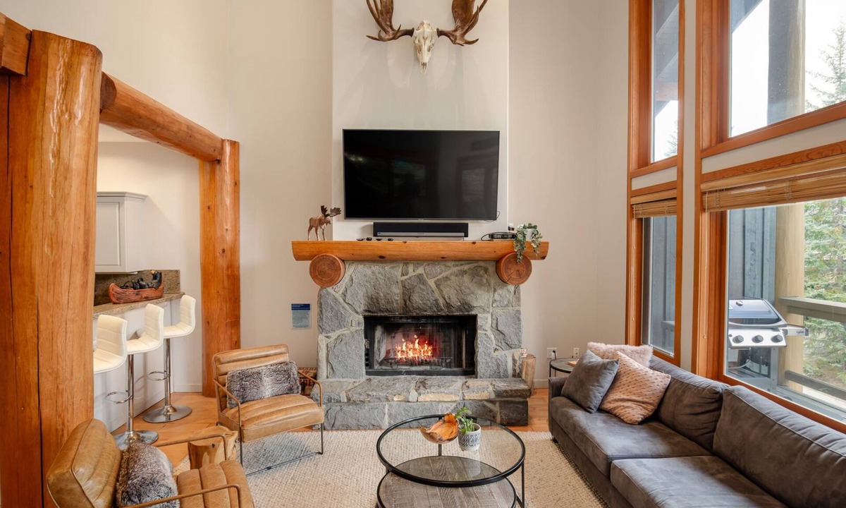 Nordic Estates House | 3BR | Taluswood | Ski-in/Ski-out | Private Hot Tub | Wood Burning Fireplace | Parking