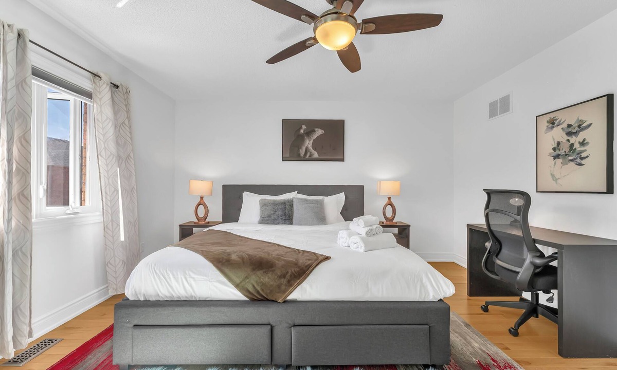 Brampton House | 3BR Work-Friendly Home + Office + FastWiFi + Parking
