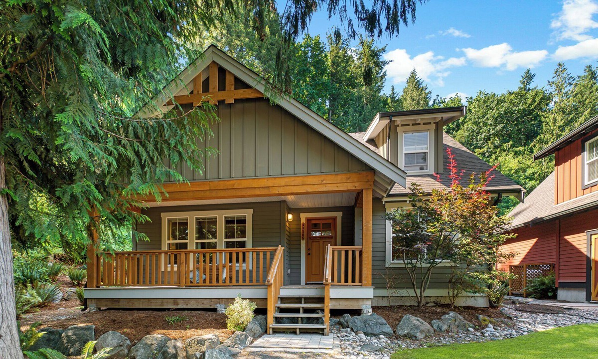 Lindell Beach Cottage | 4 Bed Cottage at Cultus + Pool & Private Hot Tub