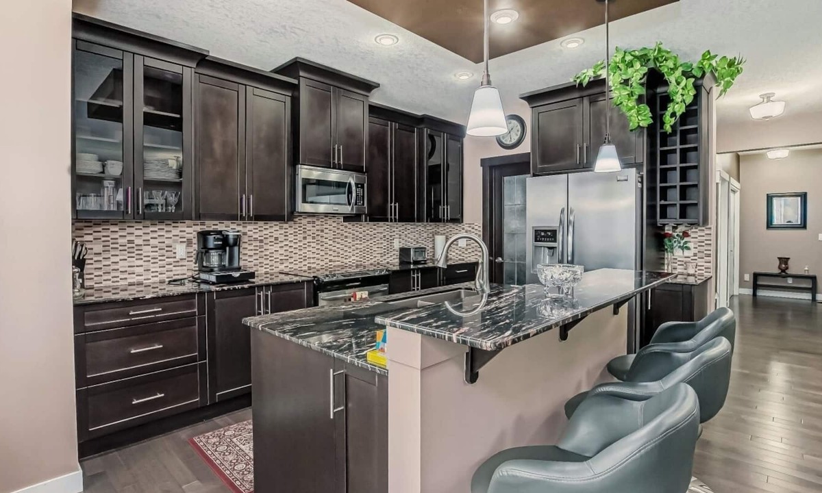 Panorama Hills House | 4 Bedroom Luxury Home in Panorama Hills NW - Minutes to Hwy, Airport Stampede DT