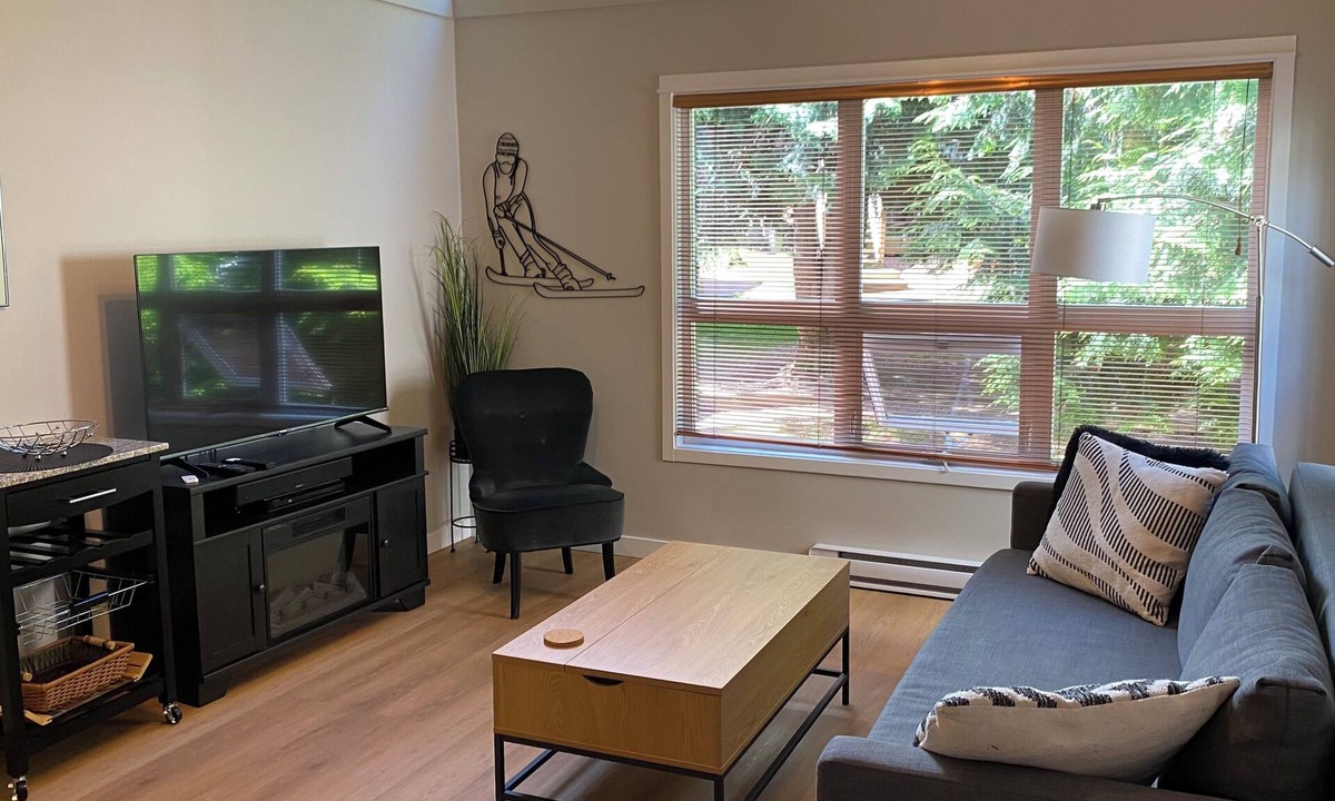 Whistler Creekside Condo | 4 Min walk to Gondola! Whistler Quiet 1 bedroom, FREE PARKING!