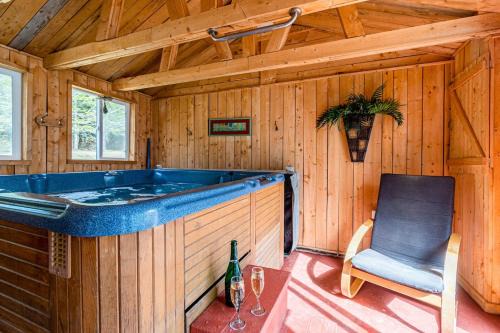 Saint-Paul-de-Montminy Ski Chalet | 4BR Chalet Near Massif du Sud HotTub & Fire Pit