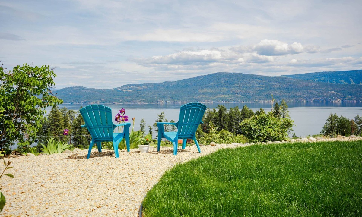 Central Okanagan House | 5-Acres Lakeview | Breakfast Included!
