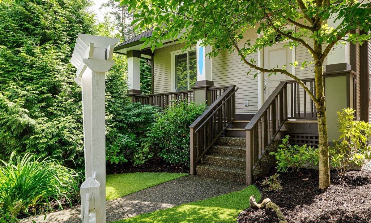 Yorkson House | 5 Bdrm Family Friendly House in Langley BC - World Cup Soccer 45 minutes away!