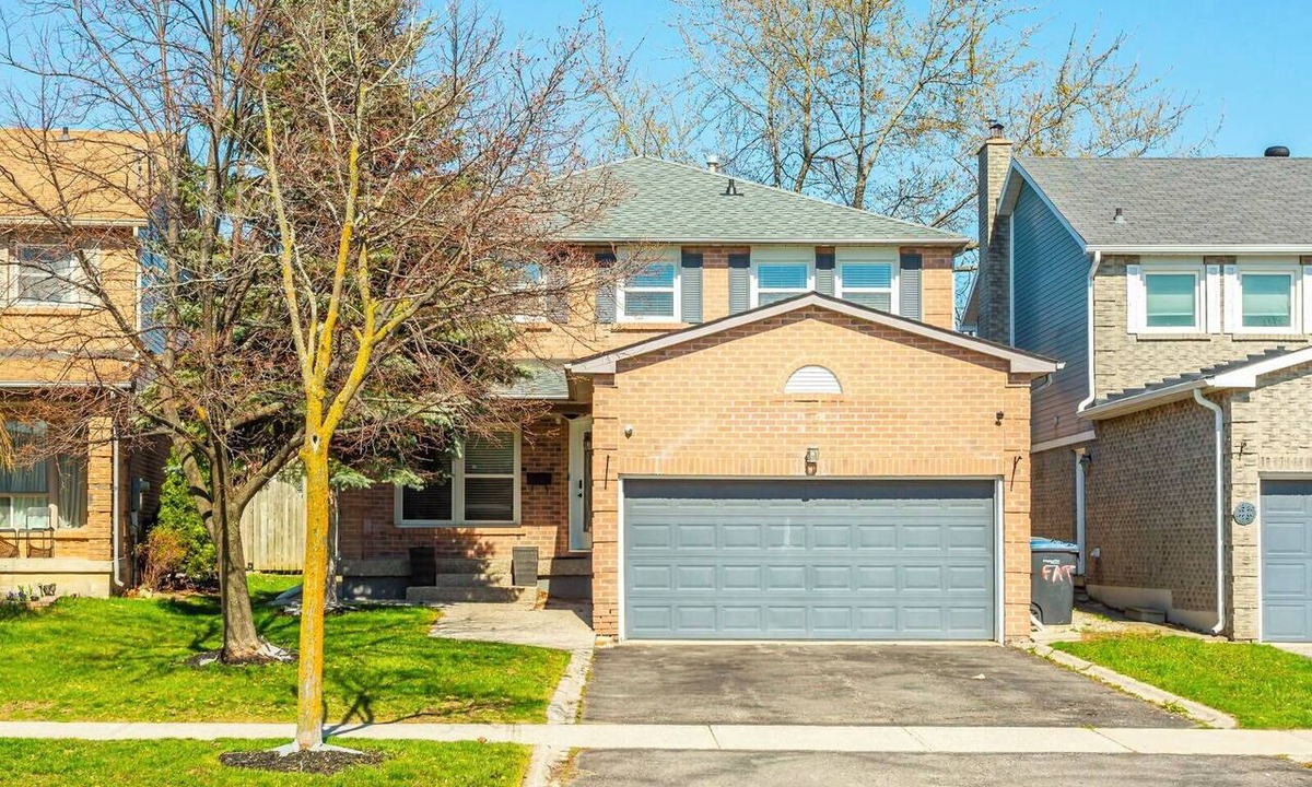 Lisgar House | 5 Bedroom Modern Family Home in Mississauga