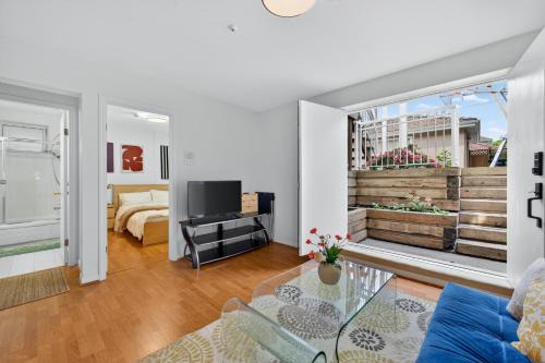 Marpole Villa | 5 mins to YVR l Quiet Van West House Lower Level