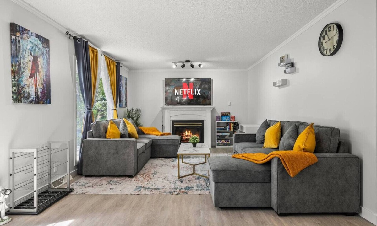 Southeast Calgary House | 5BR Home, 2 Kitchen, 2 Living, 2 Laundries Huge Yard Front & Back
